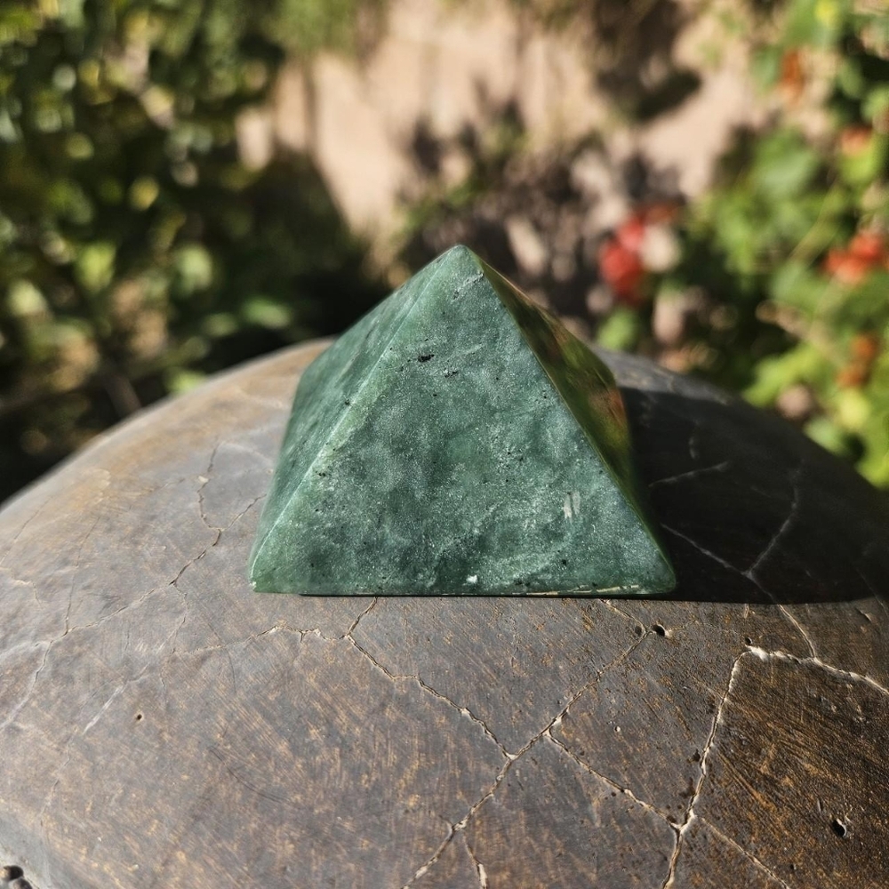Jade Pyramid Crystal - Picture 4 of 4